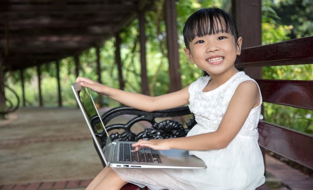 การศึกษาภาษาสองภาษา 2030: คนทำงานจะพัฒนาอังกฤษได้อย่างรวดเร็วผ่านการเรียนกับครูต่างชาติแบบตัวต่อตัวได้อย่างไร?